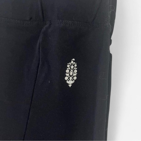 🌚 FP Movement Flare Leggings w/ Ankle Slits~Women’s Sz XS~Black~High-Rise - Picture 6 of 7
